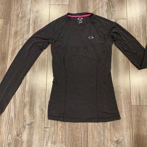 Oakley Women’s Active Long sleeve shirt (Size S)